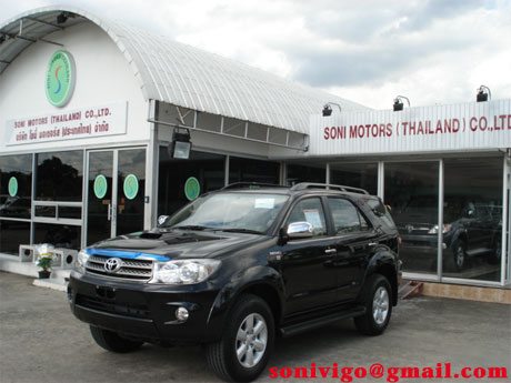 Jim is shipping Toyota Fortuner 2009 now